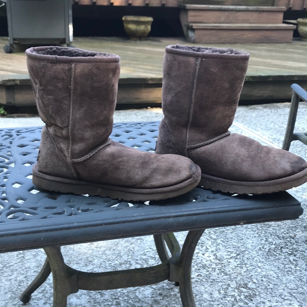 Women’s Ugg short boots chocolate brown